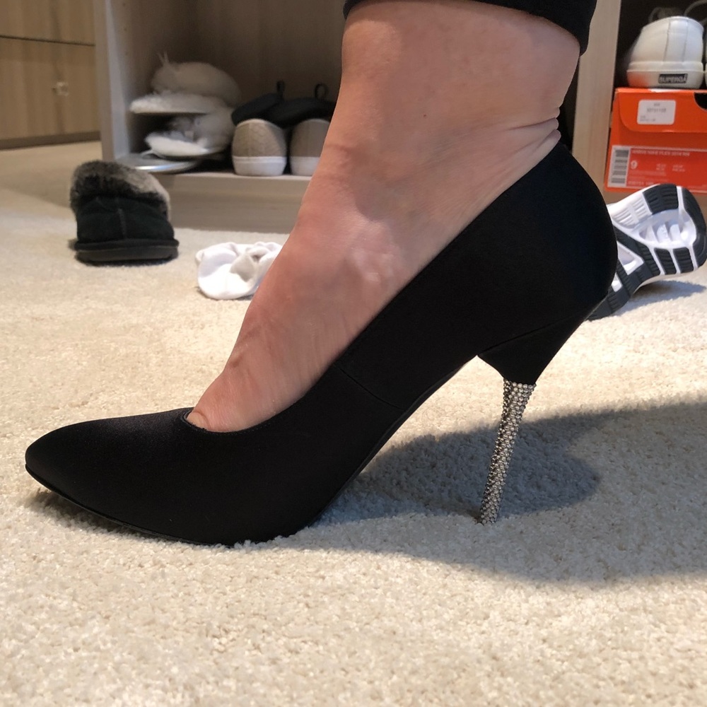 Stuart Weitzman Black Silk Pump - Picture 4 of 6